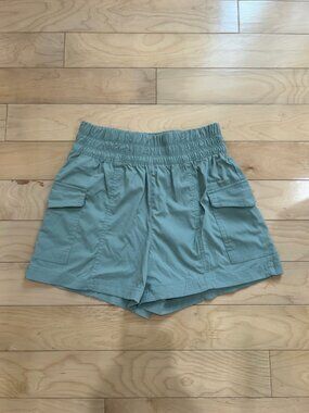 Women’s cargo athletic workout shorts